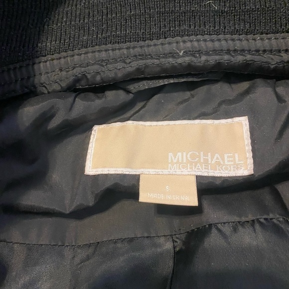 Micheal Kors Puffer Coat​​​​​​​​​​​​​ - Picture 2 of 4